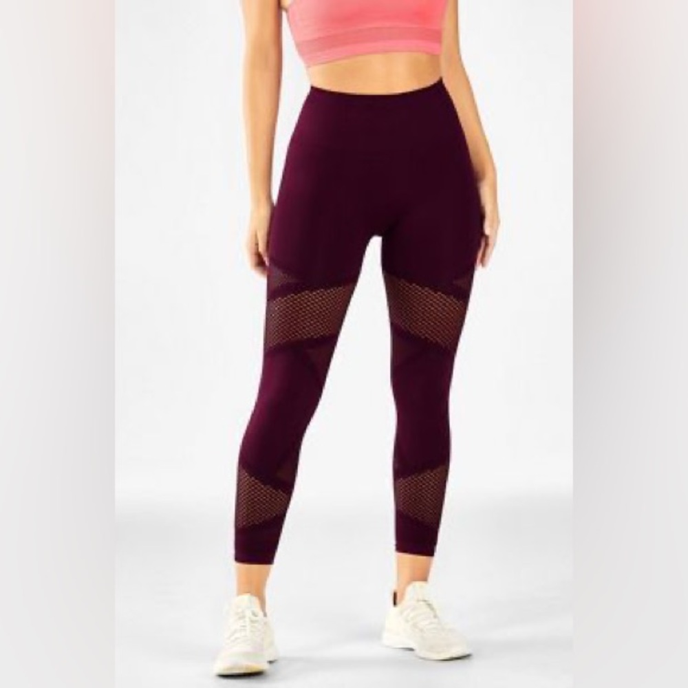 Fabletics Mosaic High-Waisted 7/8 Leggings in Burgundy - Size M